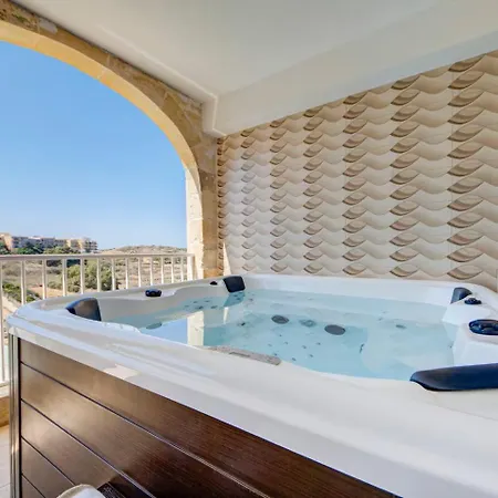 Gozo Getaway! Heated Jacuzzi & Views
