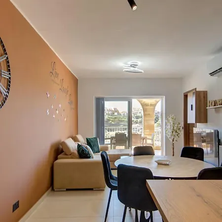 Gozo Getaway! Heated Jacuzzi & Views *