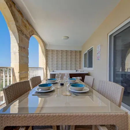 Gozo Getaway! Heated Jacuzzi & Views * Xagħra