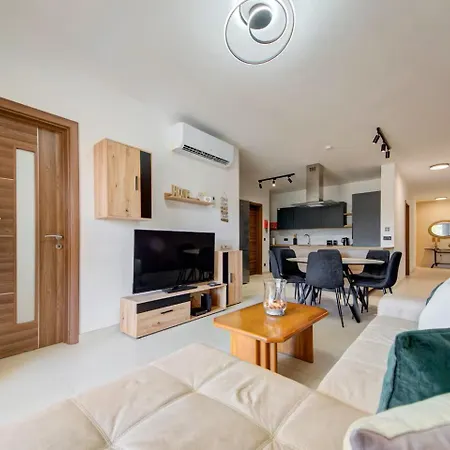 Apartment Gozo Getaway! Heated Jacuzzi & Views *
