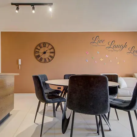 Gozo Getaway! Heated Jacuzzi & Views Apartment *