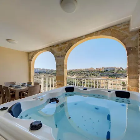 Gozo Getaway! Heated Jacuzzi & Views * Xagħra