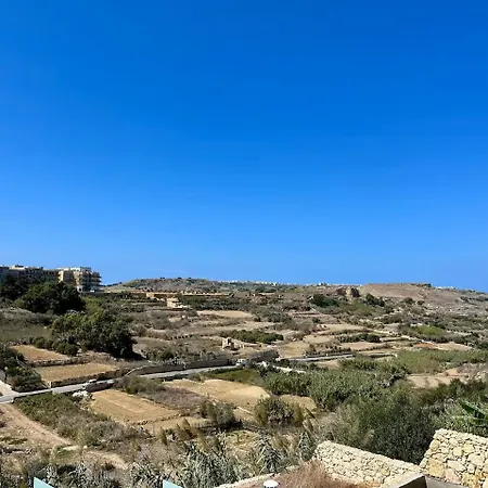 Gozo Getaway! Heated Jacuzzi & Views Apartment Xagħra