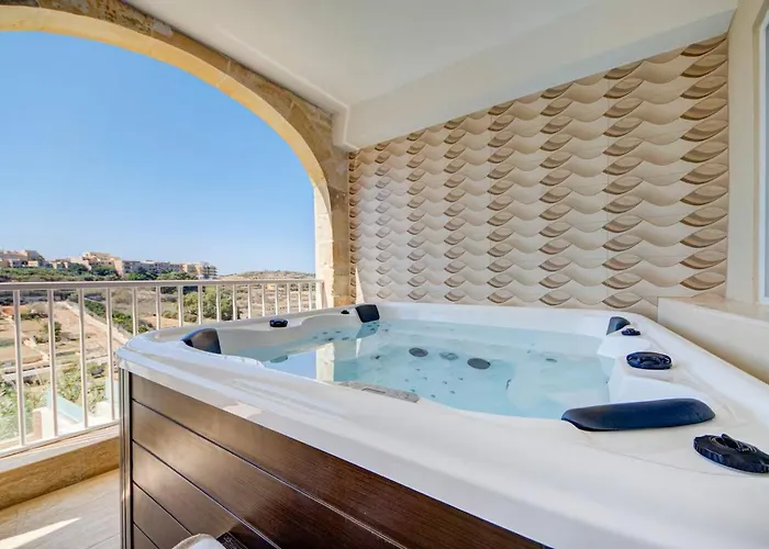 Gozo Getaway! Heated Jacuzzi & Views