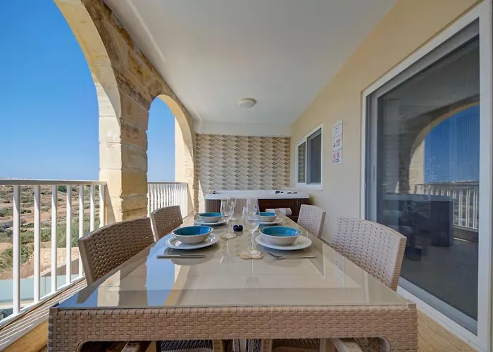 Gozo Getaway! Heated Jacuzzi & Views * Xagħra