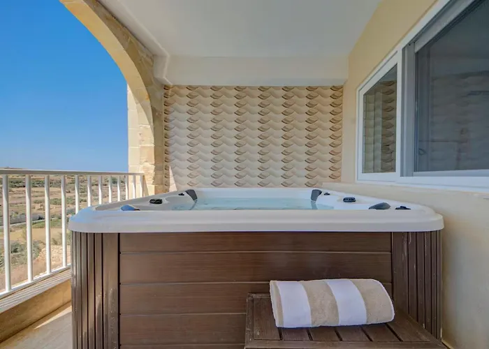 Gozo Getaway! Heated Jacuzzi & Views * Xagħra