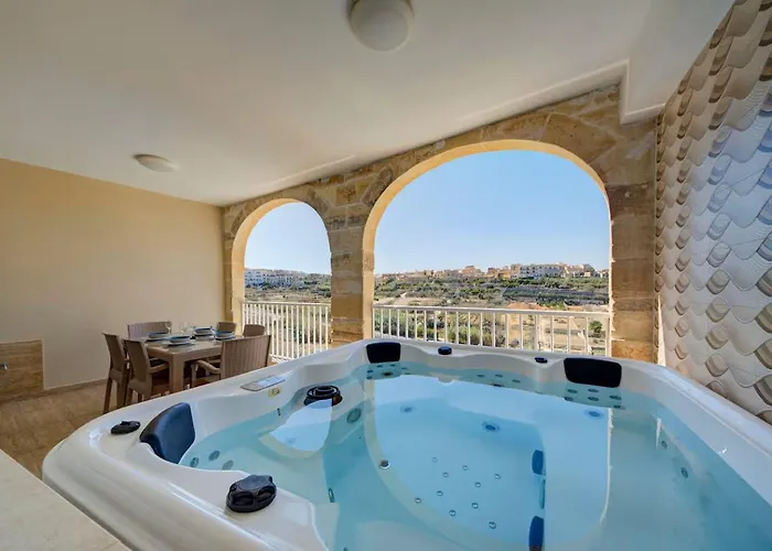 Gozo Getaway! Heated Jacuzzi & Views * Xagħra