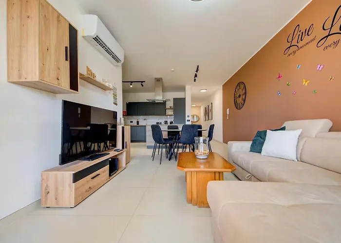 Gozo Getaway! Heated Jacuzzi & Views