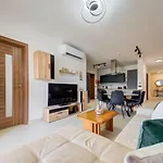 Apartamento Gozo Getaway! Heated Jacuzzi & Views *
