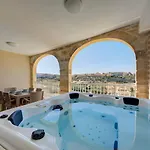 Gozo Getaway! Heated Jacuzzi & Views * Xagħra