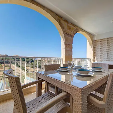 Gozo Getaway! Heated Jacuzzi & Views Apartment *