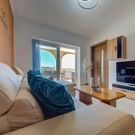 Apartment Gozo Getaway! Heated Jacuzzi & Views