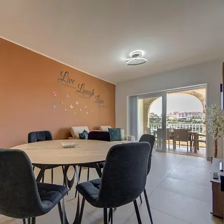 Gozo Getaway! Heated Jacuzzi & Views Apartment *