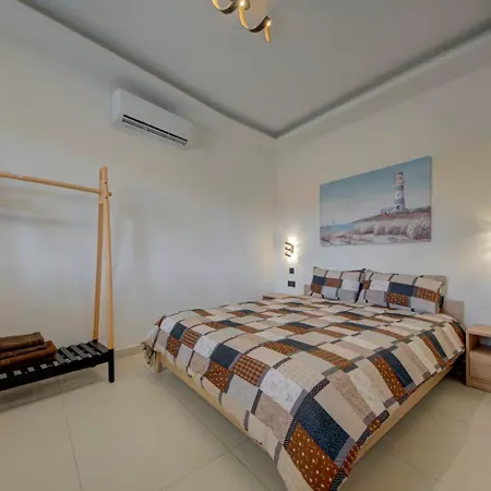 Gozo Getaway! Heated Jacuzzi & Views * Xaghra