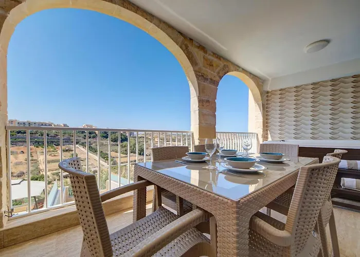 Gozo Getaway! Heated Jacuzzi & Views Διαμέρισμα *