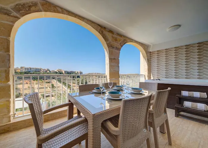 Gozo Getaway! Heated Jacuzzi & Views *